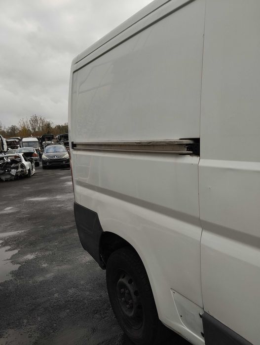 Citroen Jumper 2.2HDI L1H1 2007r.Błotnik tylny prawy.