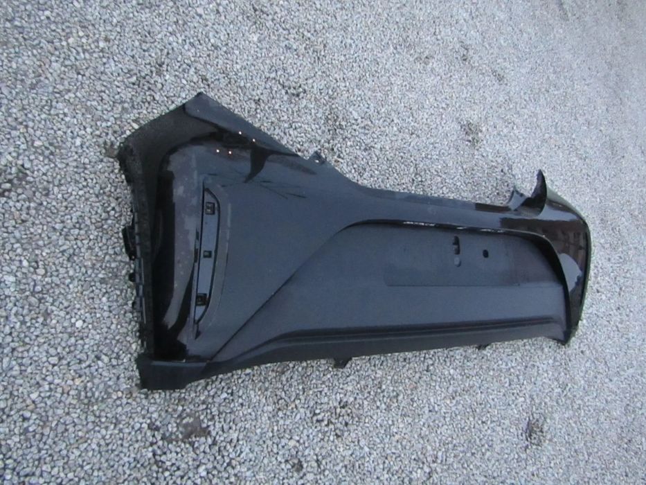 Para-choques tras Toyota Aygo AB40 ano 2024 (original)