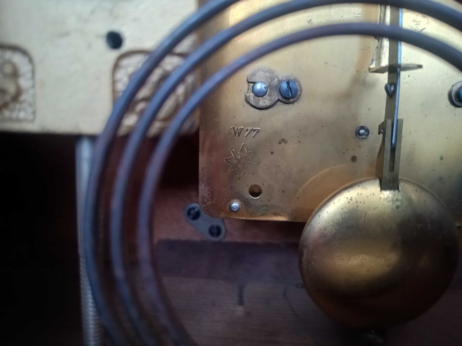 Kominkowy zegar wahadłowy Junghans