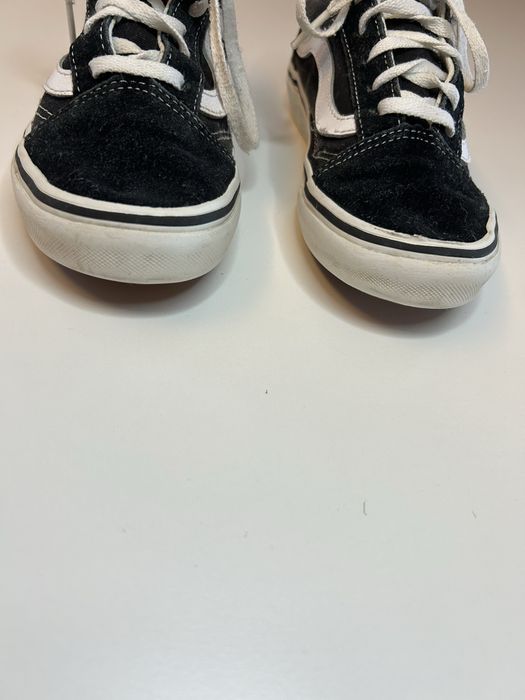Vendo Vans Old Skool preto/branco tamanho 33 em bom estado.