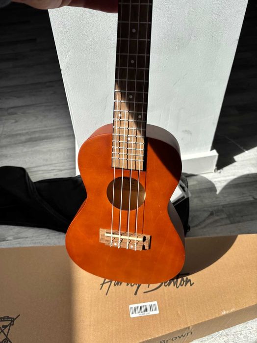 Ukulele Harley Benton UK-11C Soprano + Capa + Caixa Original