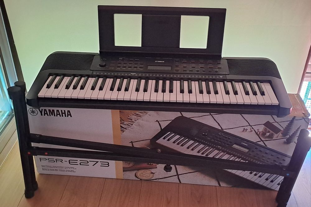 Teclado Yamaha PSR-E273
