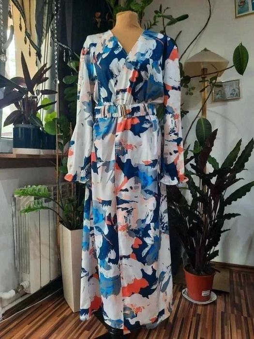 Kolorowa sukienka kopertowa