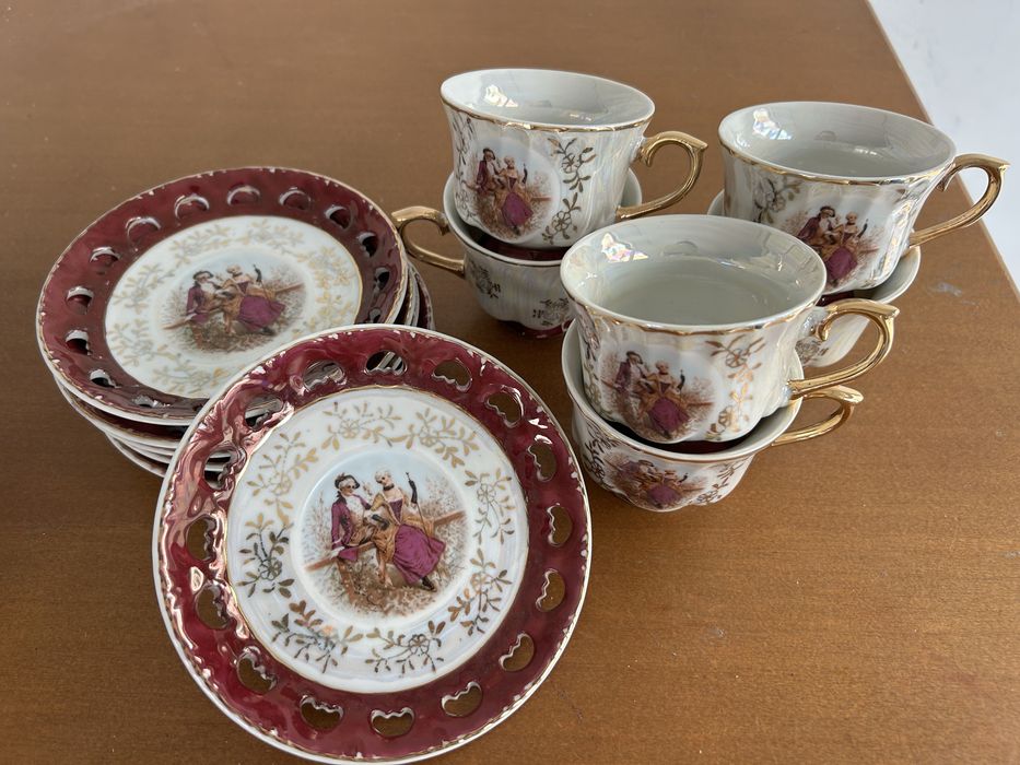 Conjunto de chavenas e pratos porcelana