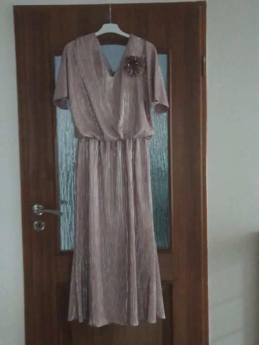 Elegancka długa sukienka