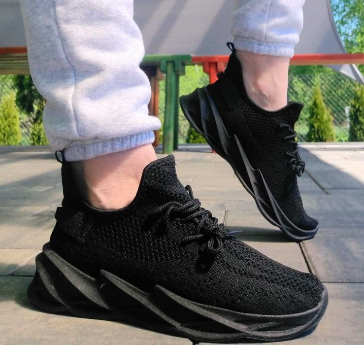 Nowe czarne buty sportowe rozmiar 38