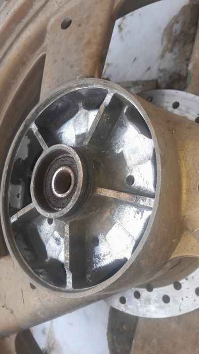 Заднє колесо R17 в зборі 150/70 R17 Metzeler Tourance EXP