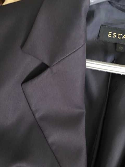 Blazer azul escuro da marca de luxo Escada