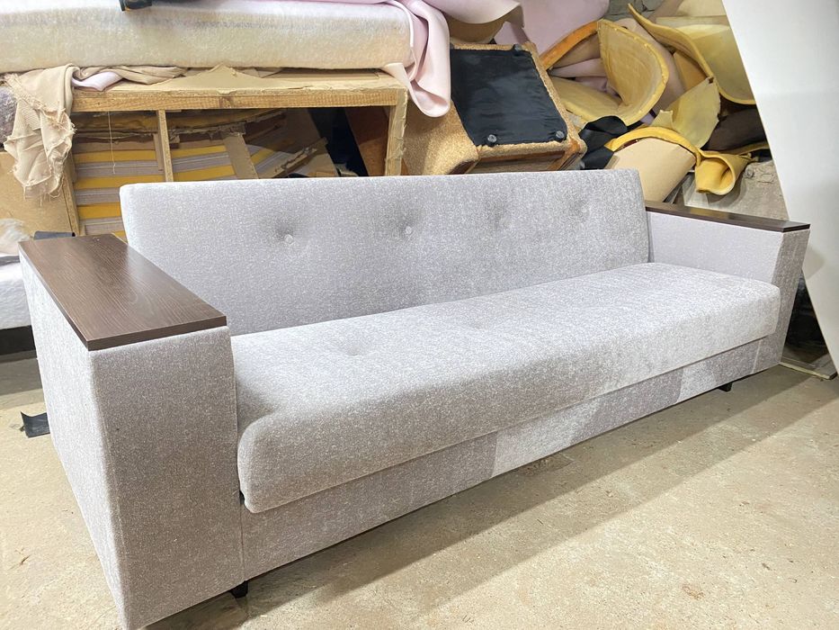 Продам диван свіжоперетягнутий