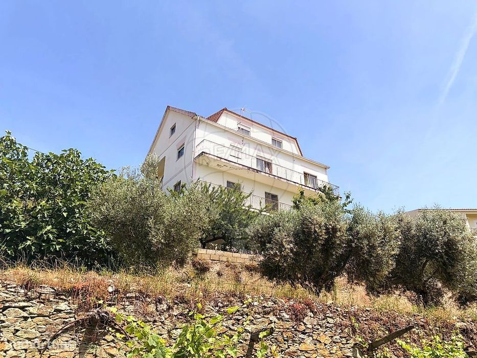 T5 Detached House for Sale