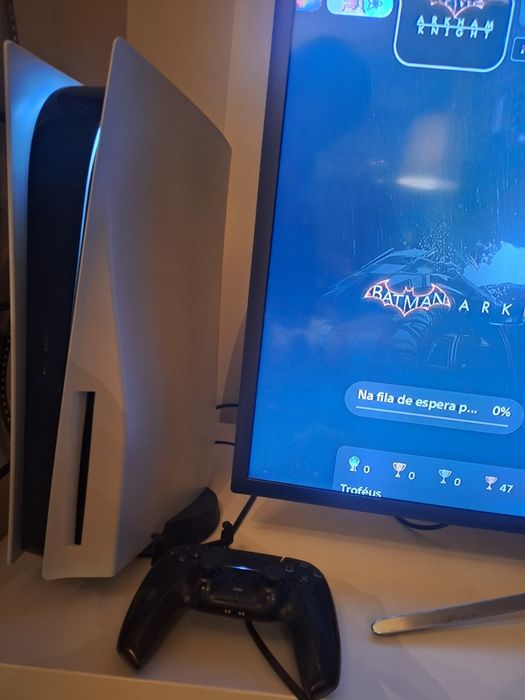 PS5 Standard com leitor.