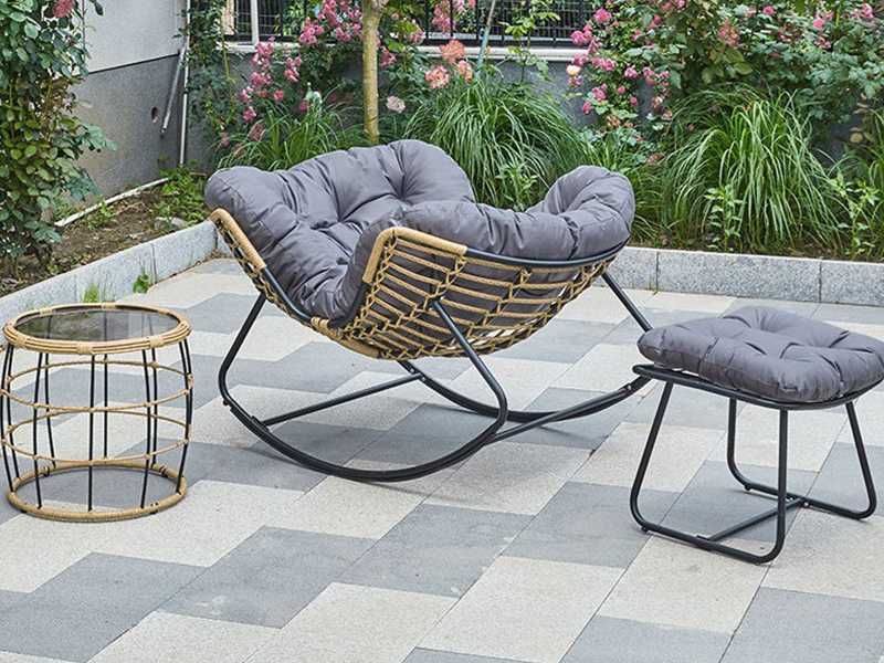 Fotel bujany z podnóżkiem do ogrodu na taras