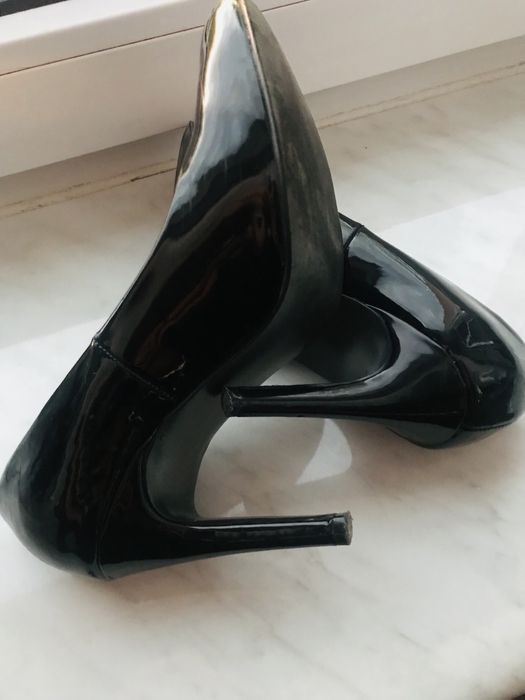Buty czółenka obcas lakierki Bdb