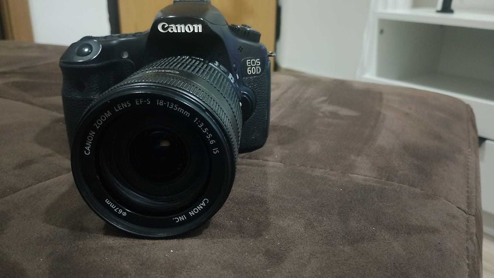 VENDO CÂMERA CÂNON  60D  EM BOM ESTADO