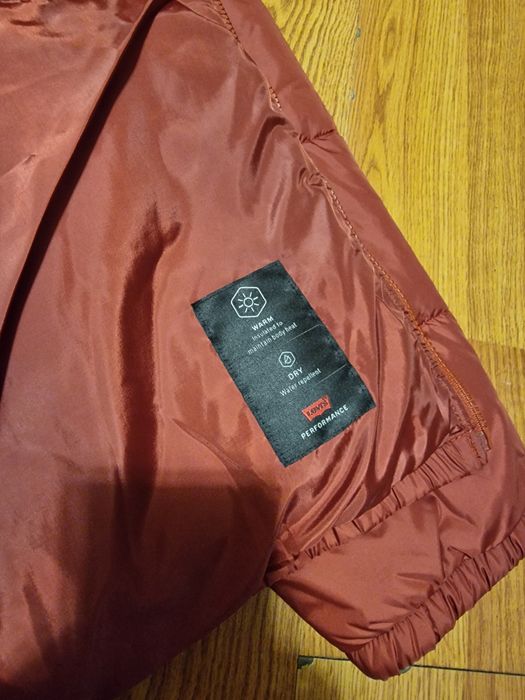 Куртка Levis, фирменная,теракотовая, утепленная. XXL. Новая.