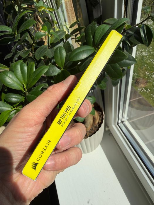 Corsair MP700 PRO 2TB PCIe Gen5 NVMe SSD 12400MBs Odczyt M.2 TOMI-TECH