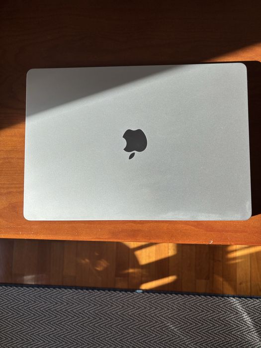 Macbook Air M2 15,5" 16gb RAM 256 GB SSD - (Como Novo)