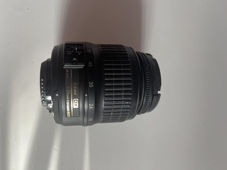 Nikon D40 com objetivas 18-55mm e 55-200mm VR