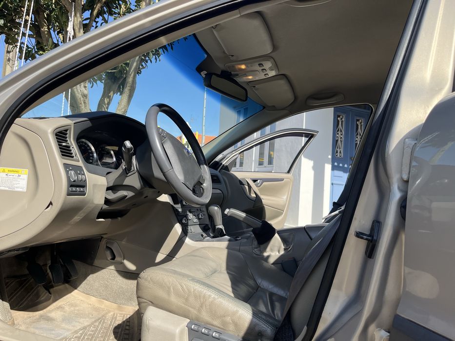 Volvo S60 2.0T - quilometragem baixa para idade carro