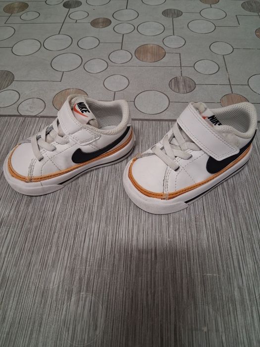 Sapatilhas de crianca