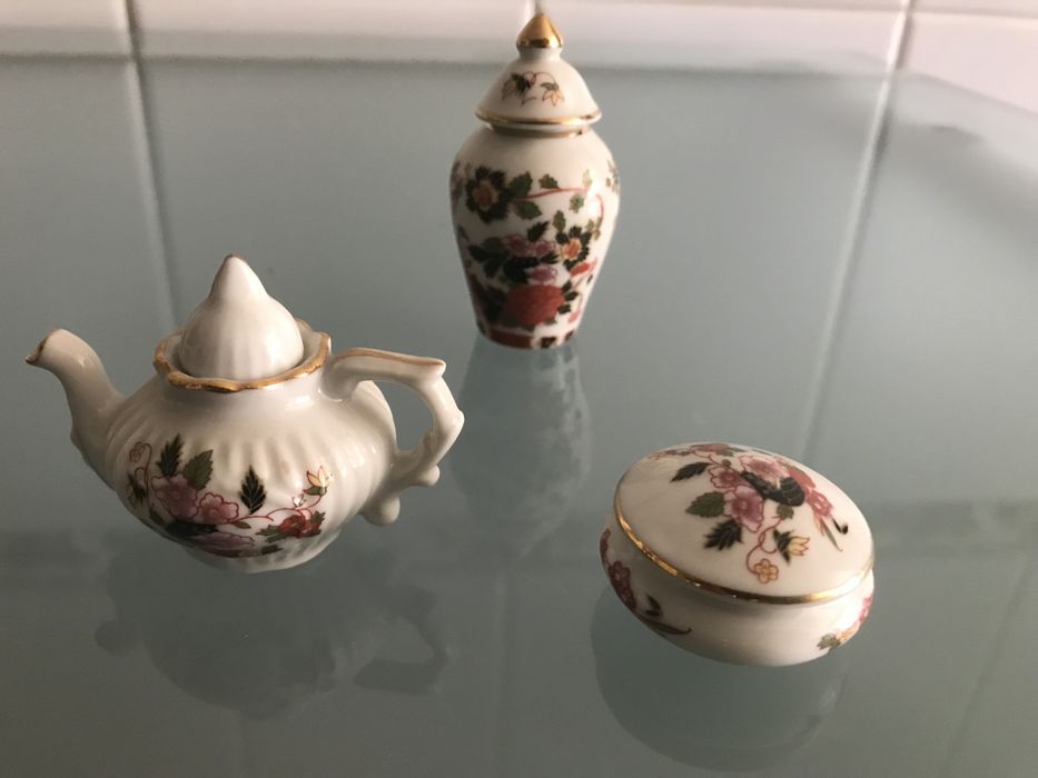 Miniaturas em porcelana