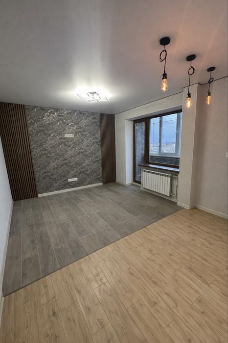 Продам 3-х кімнатну квартиру в центрі м. Лозова