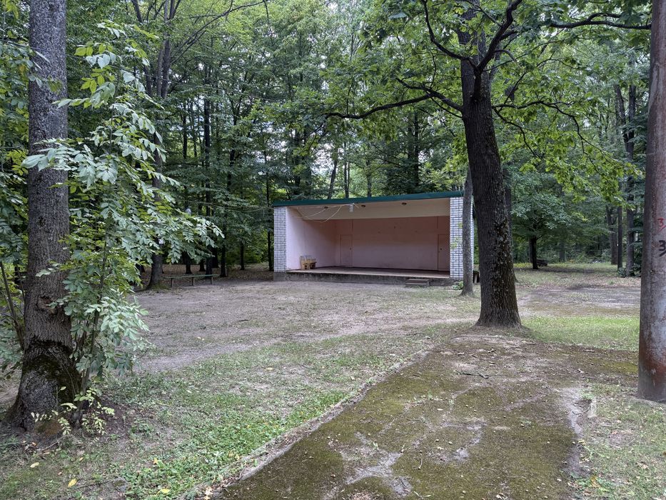 Продаж земельної ділянки 5.7 Га з базою відпочинку Умань