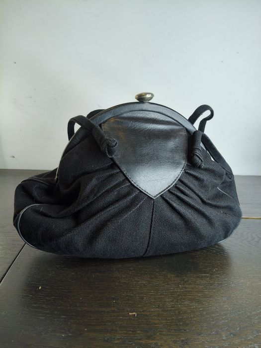 Stara torebka na ramię z okresu PRL ²⁰⁷