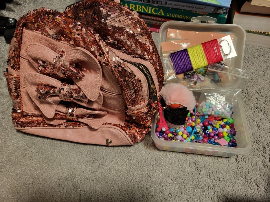 Plecak oraz zestaw koralików