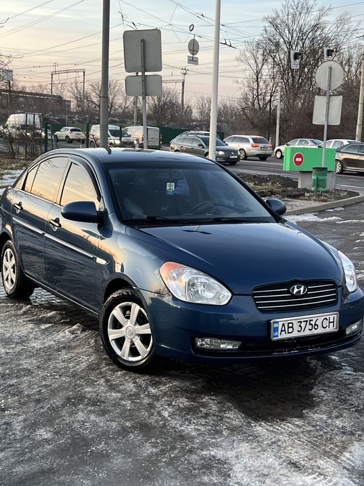 Hyundai Accent автомобіль