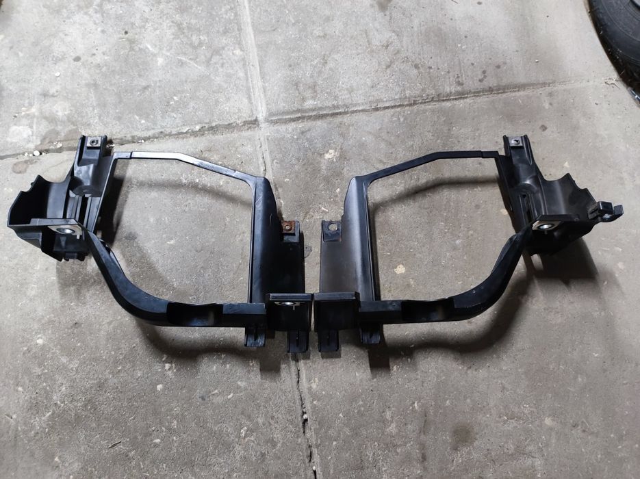 Ślizg Ślizgi Mocowania Lampy Reflektora BMW E60/E61 Prawy Lewy Komplet