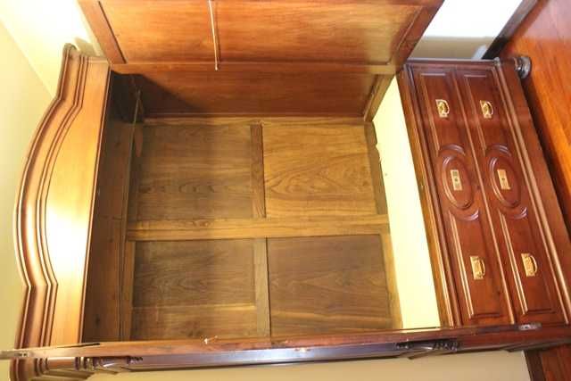 Guarda Fatos Antigo Restaurado