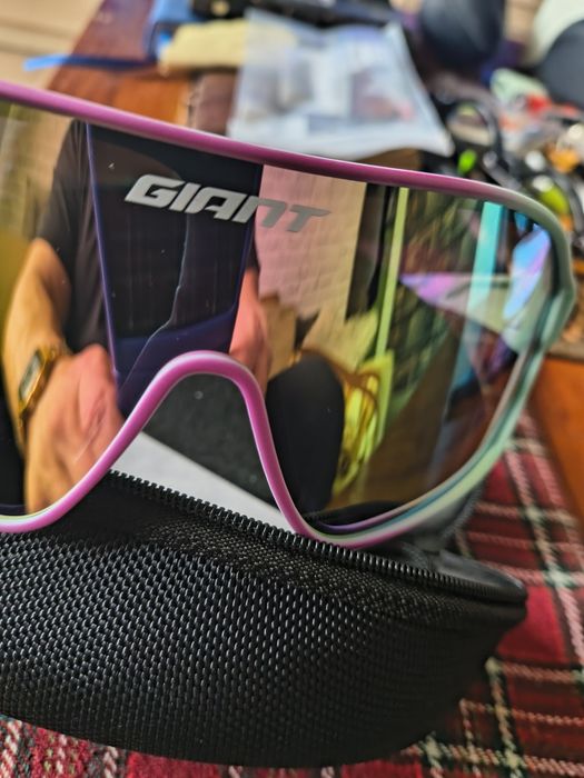 Okulary przeciwsłoneczne na rower Giant.