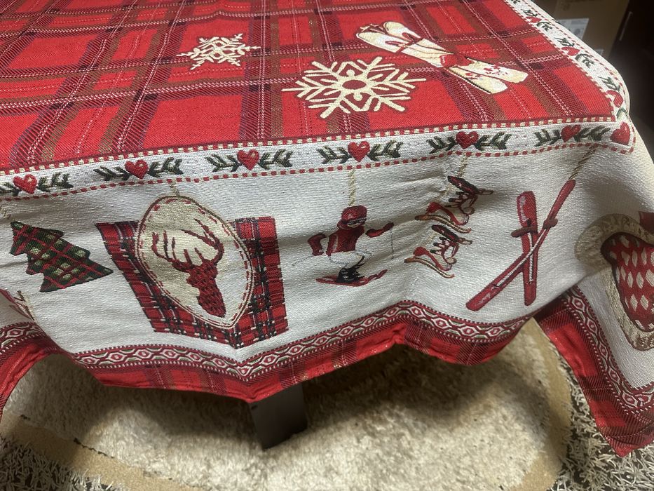 Продам  новорічні  скатертини  Габелен Акційна ціна