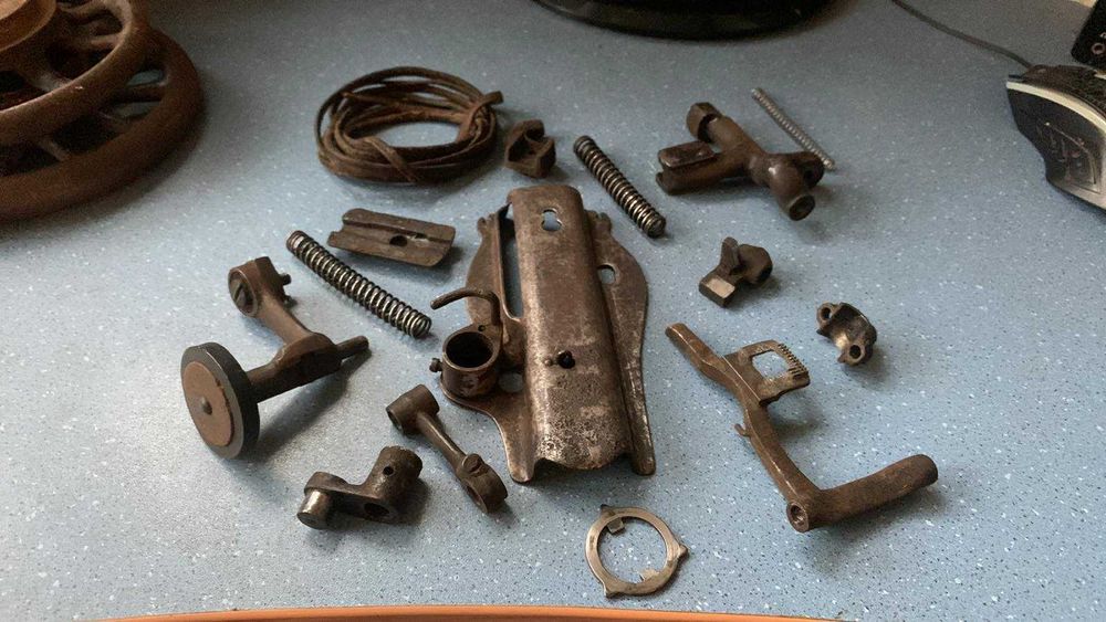 Запчасти швейной машинки Зингер