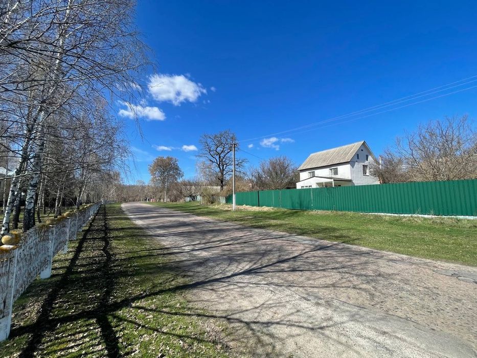 Продаж будинку біля лісу