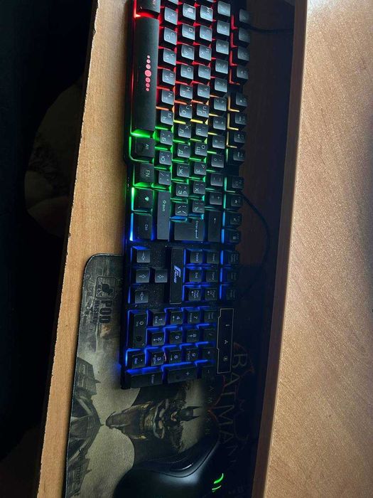 Потужний комп'ютер з мишкою, клавіатурою,колонкою з самбуфером,монітор