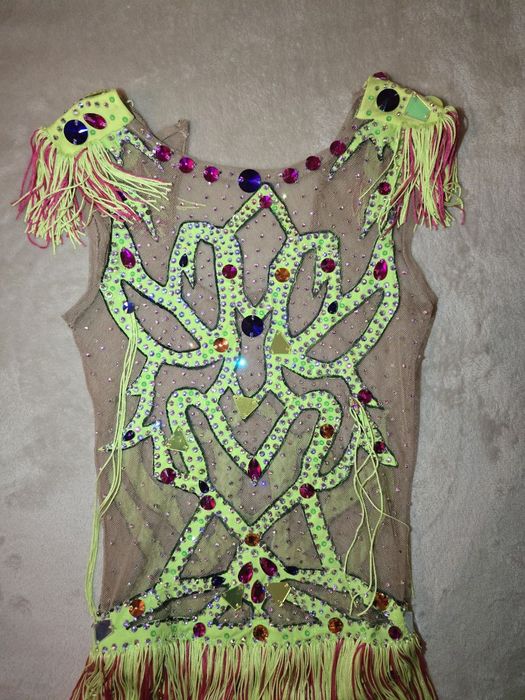 Гімнастичний купальник на 7-8 років.