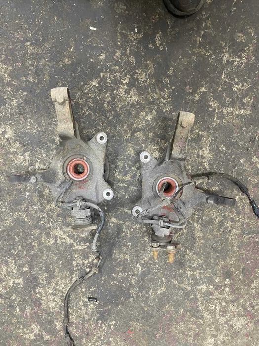 Ступиця цапфа стойка супорт амортизатор Рено Трафик Опель Виваро шрот