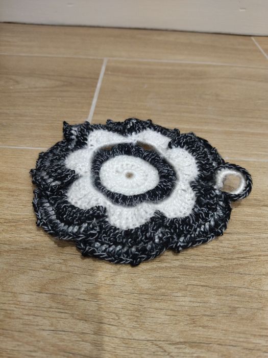 Pega em crochet preta