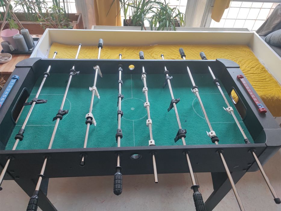 Stół unikatowy  z klawiszy do piłkarzyków