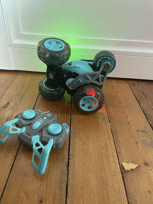 Машинка на радіокеруванні