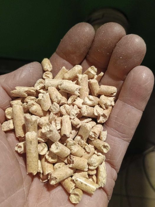 Pellet klasy premium A1 od ręki