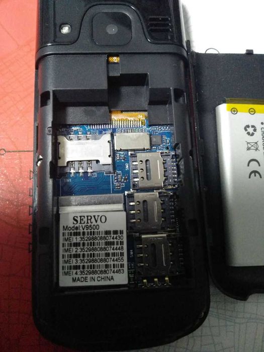 Телефон оригінальний, новий на 4 SIM картки Servo V9500
