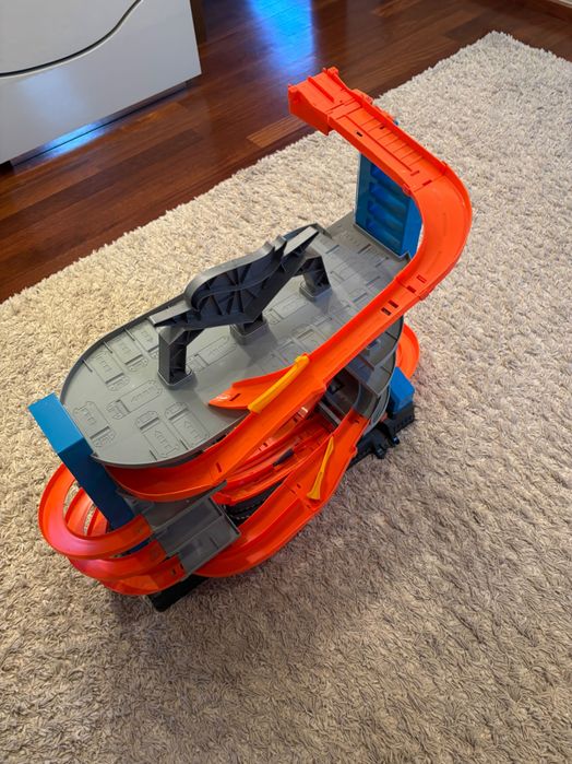 Garaz rekina Hot Wheels