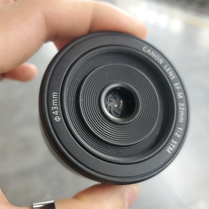 Canon 22mm F/2 EF-M