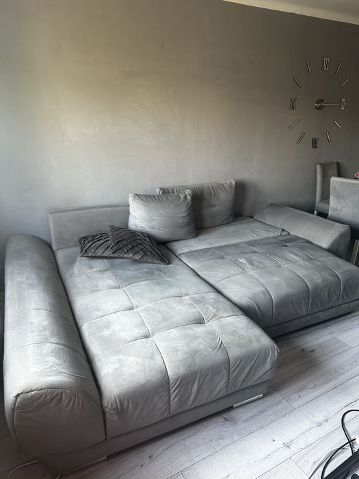 Naroznik z pojemnikiem na posciel i funkcja spania