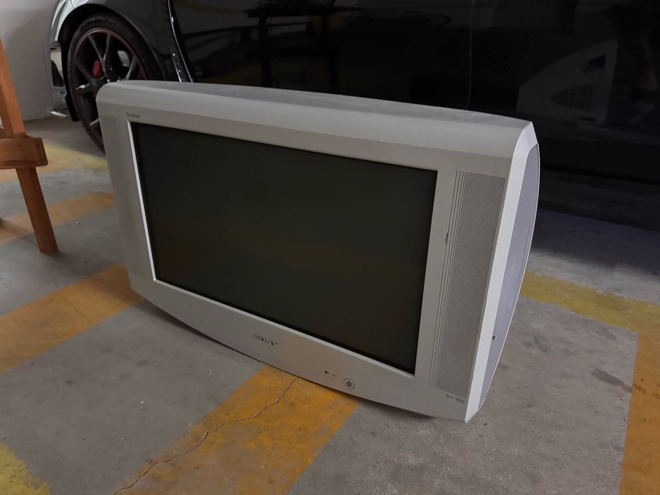 Tv grande antiga
