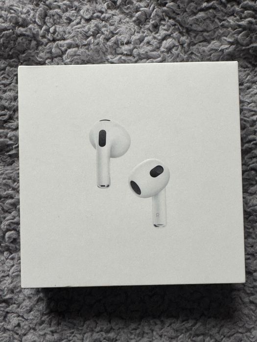 Навушники Apple AirPods 3 with Lightning Charging Case