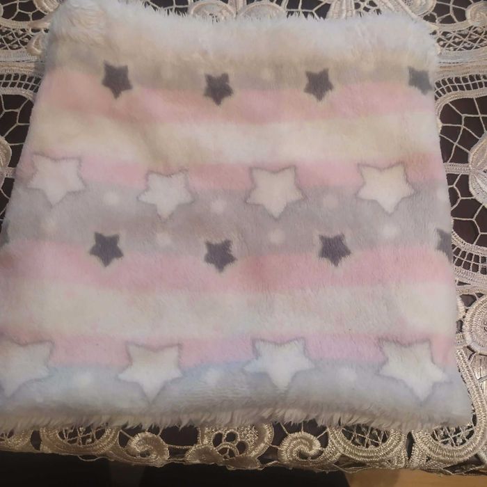 Nowy cieplutki dziewczęcy komin